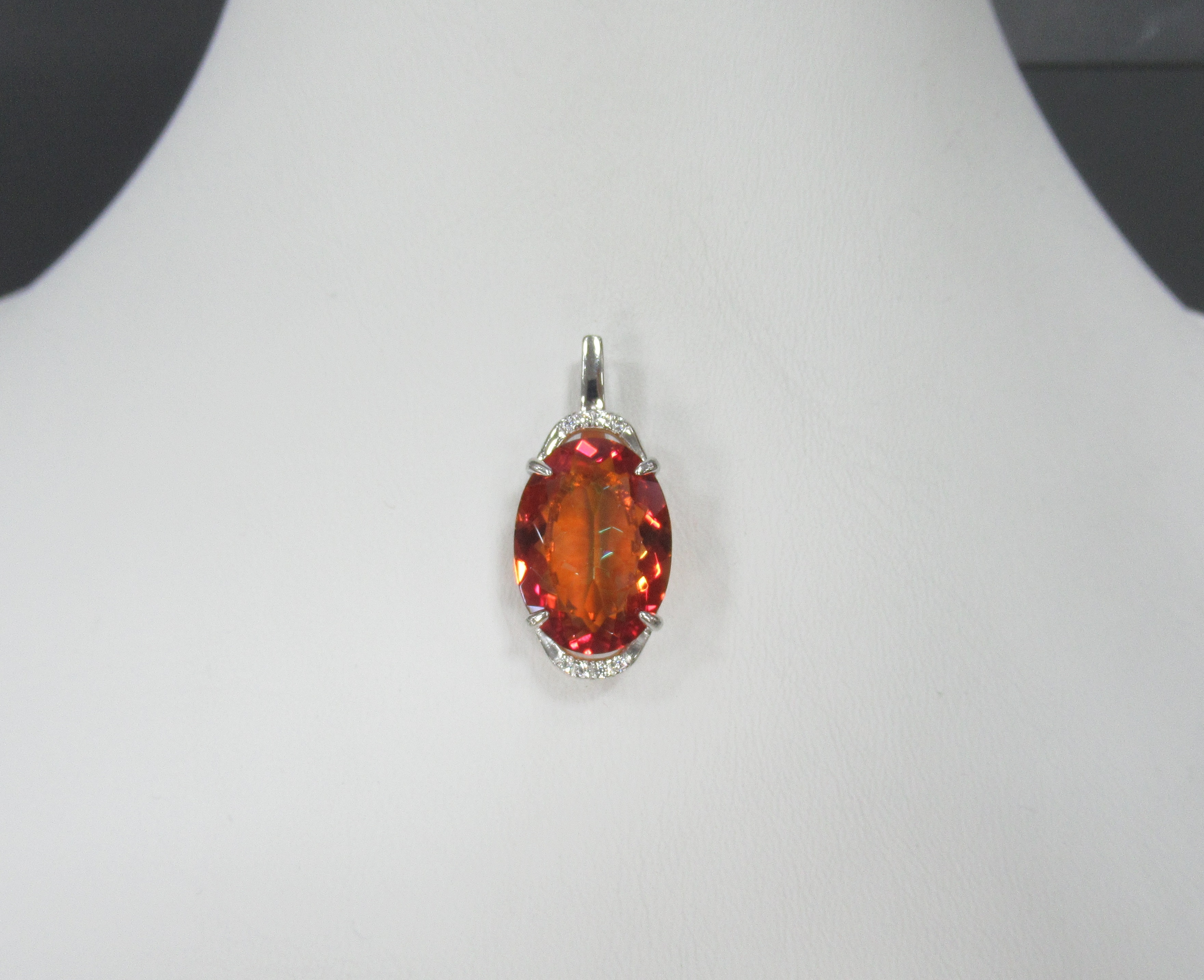 Серебряная подвеска с оранжевым горным хрусталем